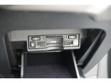 広がる運転支援サービスETC2.0搭載。全国の高速道路に設置されたITSスポットと双方向通信を図り、広域な道路交通情報や安全運転をサポートする情報を得て、音声やナビ画面上にタイムリーにお知らせします。