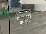 品質へのこだわり!フロアマットやシートなど車内をキレイに清掃し、ニオイや汚れなどを徹底的にクリーニングしてもらっております。室内はピカピカです☆