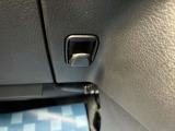 【買い物フック】この小さなフックが意外に好評なんです!!お買いもの袋を下げれば荷物が横になる事もないですよ☆