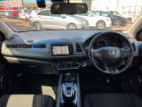 運転席写真です。革巻ステアリング パドルシフト