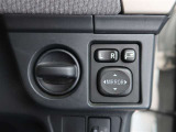 運転席からサイドミラー調整できます。
