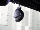 ◆リアにもドライブレコーダーを装備しております◆映像・音声などを記録する自動車用の装置です。もしもの事故の際の記録はもちろん、旅行の際の思い出としてドライブの映像を楽しむことができます。