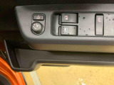 全ての車両に除菌・消臭システム「ワンダークリーン」を施行済みです。シートの表面はもちろん、後ろの席や足元も徹底的に除菌しております。
