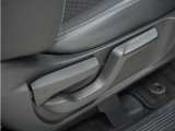 ◆シートハイトアジャスター◆運転席を上下に高さ調節ができます!運転ポジションを体格に合わせてシート調整できます。