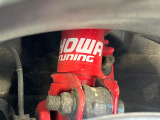 【ダウンサス】ローダウン済みのお車で、スタイリッシュな見た目となっております。車両の重心が下がる事で、走行時の安定性も向上します♪