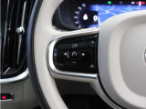 前方車を自動追従するアダプティブクルーズコントロールに加え、ステアリング操舵も行う進化型クルーズ『パイロットアシスト』を搭載。車体を車線内へと適正に維持しつつ先行車を忠実に追従します。