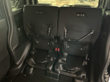 リアシート座面を持ち上げると、背の高い荷物を積むのに便利なトールモードに変身します!多彩なシートアレンジで使い勝手良好!