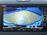 ◆【リアカメラ】が装着されています。リバースに入れるだけで映ります。後方の安全確認や、狭い駐車場での車庫入れ、雨の日や夜間など視界の悪い時に便利です。安全にバックする為には欠かせない装備です。