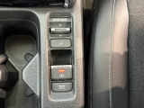 電子制御パーキングブレーキは信号待ちでも便利。いつもより運転がラクになるはずです。