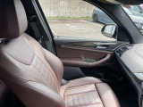 国道1号線に沿い横浜市営地下鉄「三ッ沢上町駅」から徒歩約10分。 BMW Premium Selection 横浜三ッ沢店 / 〒240-0062神奈川県横浜市保土ヶ谷区岡沢町322-3 / TEL:045-612-8488