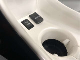 AUX/USB端子です。ポータブルオーディオなどの機器を接続し、車両のスピーカーで聞いたり、映像を見ることができます。