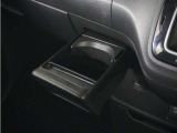 ◆ドリンクホルダー◆手の届きやすい場所にドリンクホルダーがあり、とても便利です。