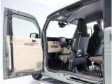 助手席側センターピラーレスで助手席側からも荷物の積み下ろしをスムーズに&hellip;!