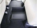 広々とした車内空間に優れた燃費性能。更にデザインも上質で人気のお車です!