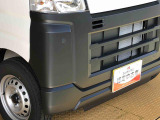 死角になりやすい左右方向の障害物をブザーで知らせてくれるコーナーセンサー搭載