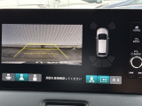 カラービジョンとガイド線で見やすい視点切替式のバックモニター。障害物センサーの検知状況を同時に表示できます