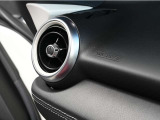 神戸マツダ神戸西インター店は、通常ディーラー+&alpha;の次世代型店舗としてROADSTER EXPERIENCE SPACEの冠を掲げ、「いつでも・誰でも・気軽に会いに行ける」ロードスターUカー専門店。