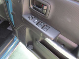全席パワーウインドウです。小さなお子様が勝手に開閉できないように、運転席側でロックをかけることもできます。