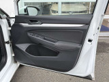 点検整備ご納車前にCertified Pre-Owned独自の「点検チェック項目シート」により、部品や機能に関する全71項目もの厳しいチェックを実施します。