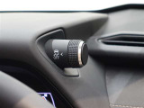 トラクションコントロールが装備されております♪すべりやすい路面での発進時や加速時にタイヤの空転を抑え、駆動力確保に貢献する機能です☆詳細は販売店スタッフまでおたずねください!