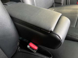 【フロントシートアームレスト】運転の負担を軽減★
