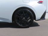 【ホンダ純正アルミホイール付き】タイヤサイズは『235/40R19』残溝はフロントが残り9分山・リアが残り9分山程度です。