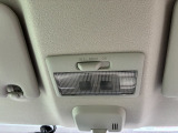 車内を明るく照らしてくれる室内灯です!