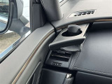 格納式のドリンクホルダー付きです。使わない時は格納しておくと、車内もスッキリします。