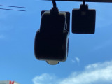 ドライブレコーダーを装備しており、走行中の映像をしっかり記録します。万が一の際の状況確認に役立つ安心装備です。