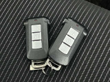 【スマートキー】スペアキーもございます。鍵の差し込み不要なのでとても便利ですね。