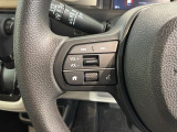 ステアリングにオーディオ操作スイッチが付いています。オーディオ画面に直接タッチしなくても操作が出来ますので、運転に集中できます。