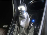 無段変速機(CVT)を搭載。有段変速機に存在する「変速ショック」が無いので、スムーズなアクセル操作が可能です♪