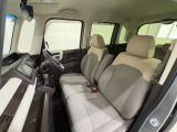 すわり心地の良い運転席・助手席です。長時間のドライブの疲れ軽減に貢献します。どうぞ快適なドライブを♪