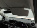 運転席サンバイザー。チケットホルダー付き。