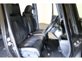 すわり心地の良い運転席・助手席です。長時間のドライブの疲れ軽減に貢献します。どうぞ快適なドライブを♪