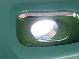 メッキベゼル付きLEDフォグランプ LEDの明るい光が霧の発生や悪天候時に視界確保をサポートします!