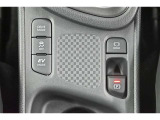 電動パーキングブレーキを搭載。スイッチ操作でパーキングブレーキを作動・解除することが可能です。