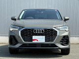 日本人デザイナーの発案によって2005年から採用されている、「シングルフレームグリル」。ひと目でAudiとわかる象徴的なデザインはAudiのブランドイメージを確立しています。