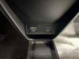 コードでも充電、接続可能なようにType-Cジャックが付いています。