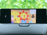 鮮明な地図表示で、視認性が高く、スムーズなナビゲーションを実現。運転中でも安心して目的地に到着できます。