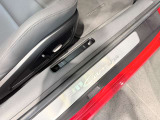 車両はすべて屋内にて保管しておりますので、綺麗な状態のお車をご覧いただけます。
