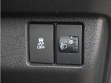 【VSA】横滑り防止装置が装備。コーナーリング時の横すべりを抑える機能と、車両の急激な挙動変化を抑える機能で、安定した走行を実現しています。運転に安心とゆとりが出来ます。