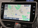 純正ナビを装備。タッチパネル式で使いやすく、お出かけもラクラクです。