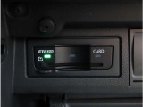 助手席グローブボックス内にビルトイン収納されたETC2.0になります。