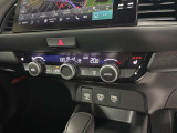 車内の温度を快適に調整するオートエアコンが装備されております。