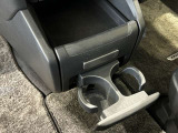 簡単に引き出せて、使わないときはしまっておけるドリンクホルダーです。