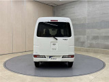 リヤ、後ろから見るとまた車の印象が変わってきますね☆☆