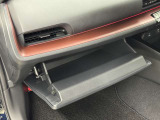 グローブボックスです。