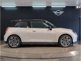 ☆MINIの車の始まりは大人四人がギリギリ乗れるコンパクトな車です!!今となっては3ナンバーですが、もともとは5ナンバーの車でした!!