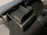 【置き楽ボックス】置きラクボックスは普段使わない物や人に見られたくない物を収納するケースモードと倒れたら困る壊れ物や食料品などの荷物を安定して置けるバスケットモードの2モードで使えます♪